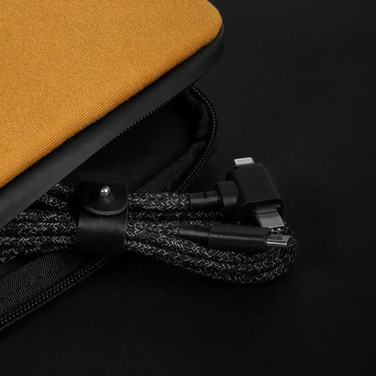 Native Union - Belt Cable Duo Pro 1.5M 2-in-1  (USB-C to USB-C & Lightning) - Kabel USB-C - USB-C i Lightning - Image 7
